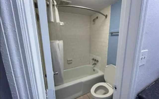 Budgetel Inn & Suites