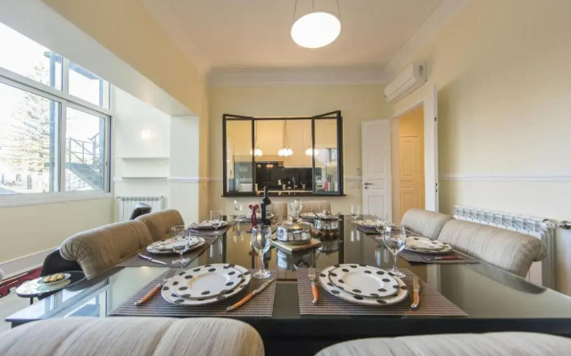 Spacious 4bdr River View