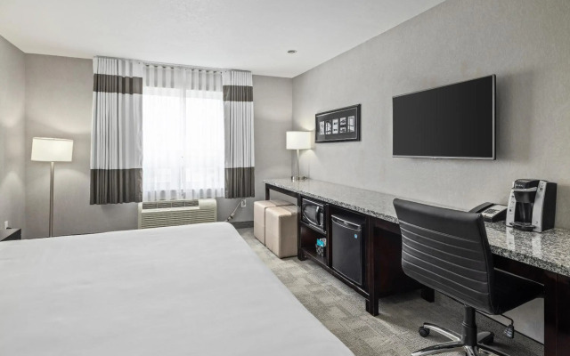 Home Inn and Suites Regina Airport