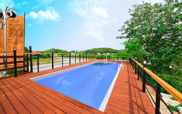 Daebudo Sun On Bee Pension