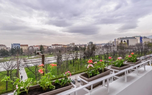 FM Deluxe 1-BDR Apaprtment - Elegant & Authentic