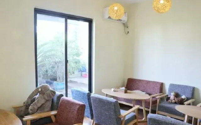Aisi Homestay (Guangxi Normal University Yucai Campus)