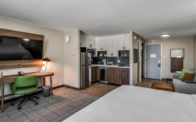 Holiday Inn Dallas Market Ctr Love Field by IHG