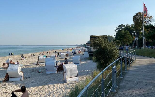 Studio-Apartment mit Panorama-Meerblick und direkter Strandlage in Scharbeutz