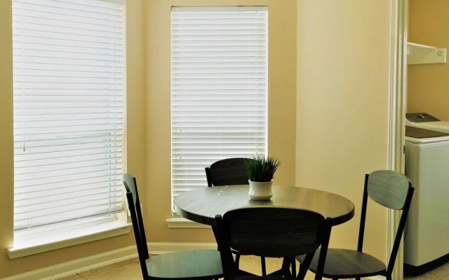 3Bdrm 2.5Bath 5Beds - Near Downtown