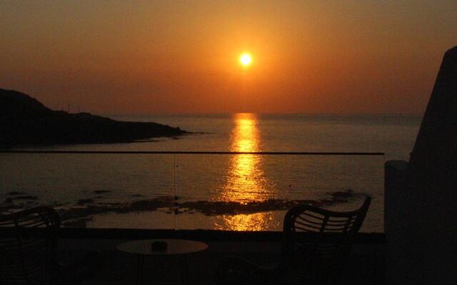 E.J. Pyrgos Bay Hotel