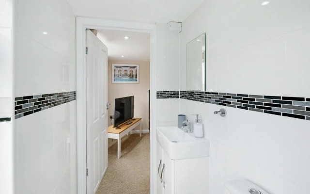 Stylish 4 Bedroom Home in Brightside Ave