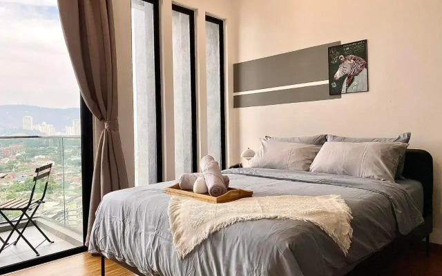 Beacon Executive Suite by stayCATion Homestay