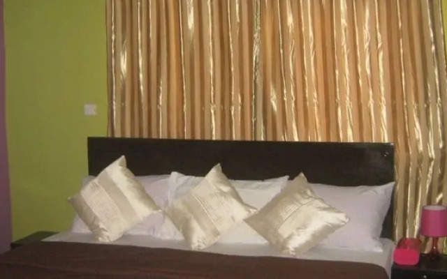 Posh Apartments and Hotel