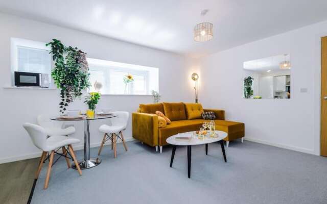 Stunning 2-bed Apartment With Allocated Parking