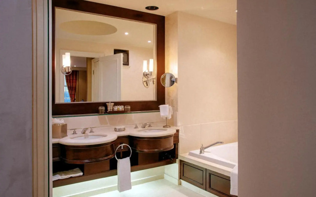 Windsor Arms Hotel