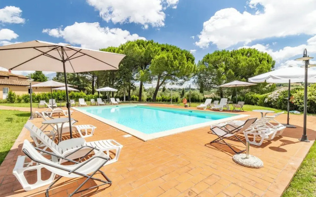 Ribes Family Apt Shared Pool,volterra