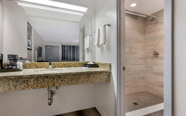 Rodeway Inn Lyons - La Grange