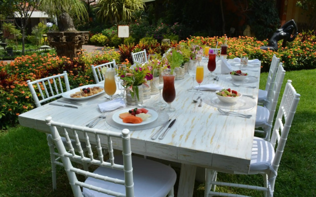 Hosteria Las Quintas Hotel