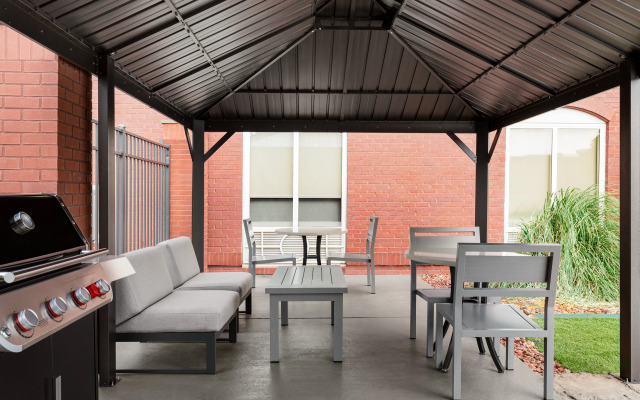 Holiday Inn Exp Stes Univ