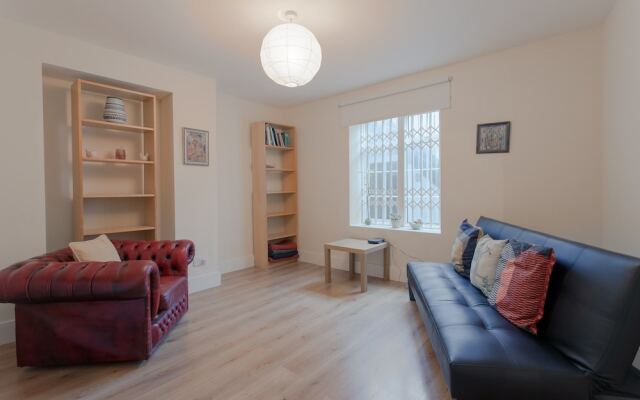 1 Bedroom Apartment in Notting Hill Accommodates 3