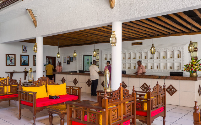 Travellers Beach Hotel & Club
