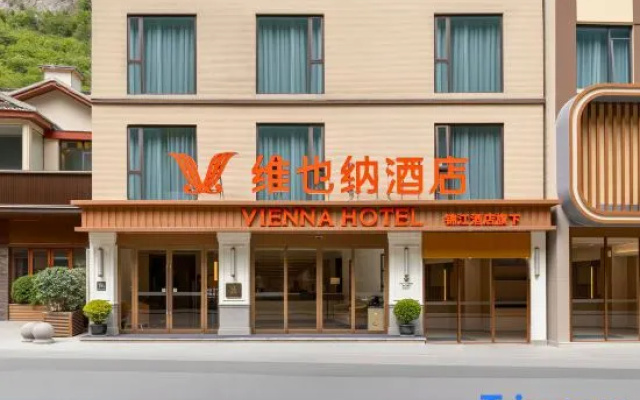 Vienna Hotel (Jiuzhaigou Goukou Scenic Area) — 3-star hotel in Ngawa