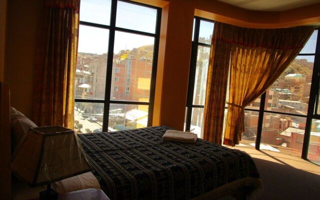 The Real House-Hostel