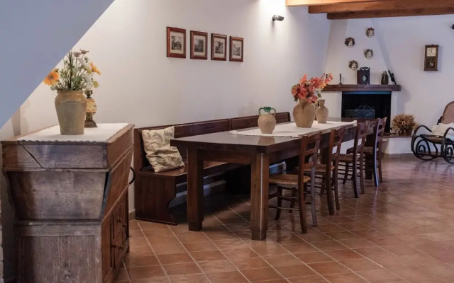 Traditional Villa in Varano With Private Garden
