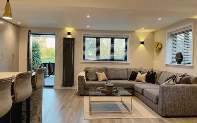 Impeccable Farm Apartment in Walberton, England