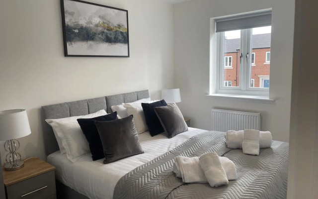 Beautiful 3-bed House in Derby With Parking