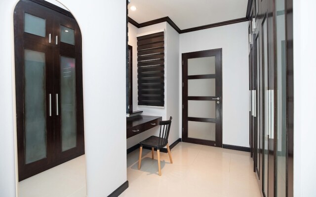 3BR Pool Villa Prima Near NaiHarn Beach