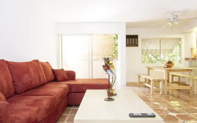 #6 Sunny Flat 3BR Melrose Ave