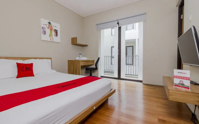 RedDoorz Plus @ Permata Karawaci