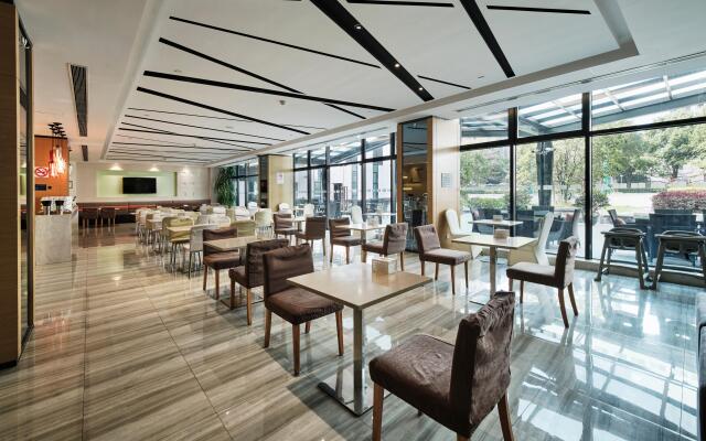 Holiday Inn Express Shanghai Gongkang, an IHG Hotel