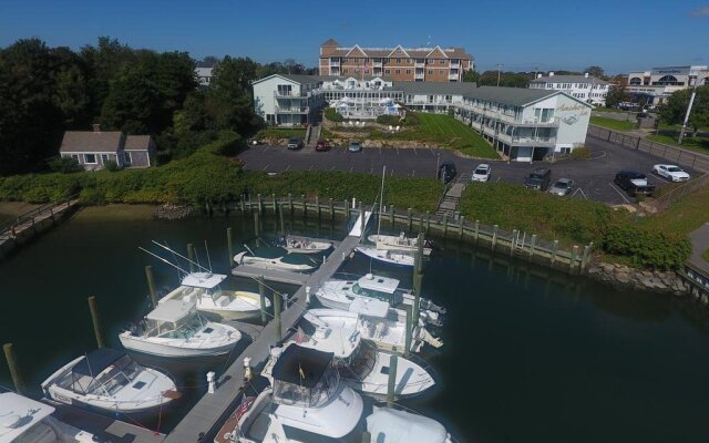 Anchor In Distinctive Waterfront Lodging