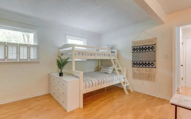 Pet-Friendly Lake Norman Retreat