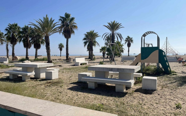 Apart Port Arenal con terraza y piscina