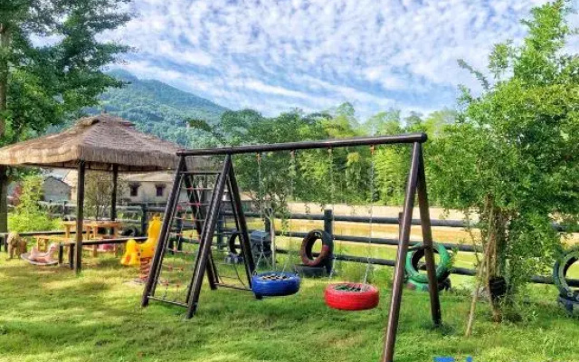 Peach Huatan Cuifengzhai Homestay, Luxian County