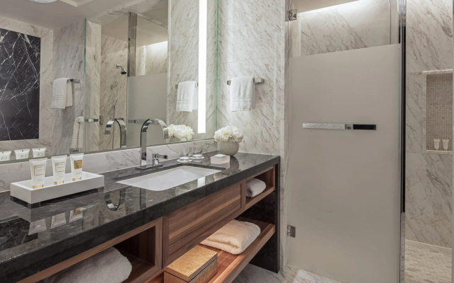 Отель Four Seasons Hotel Madrid