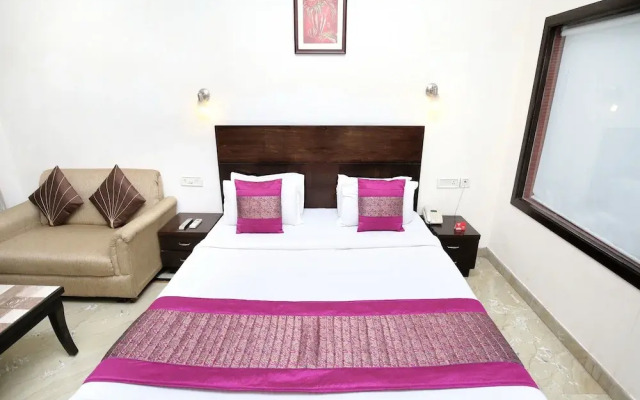 Capital O 15395 Hotel 42