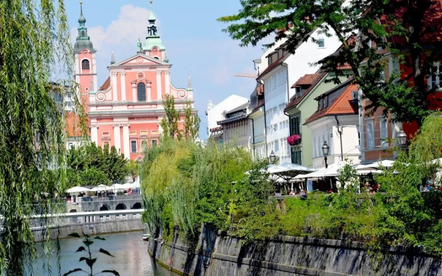 Central Riverside Apartments Meščanka