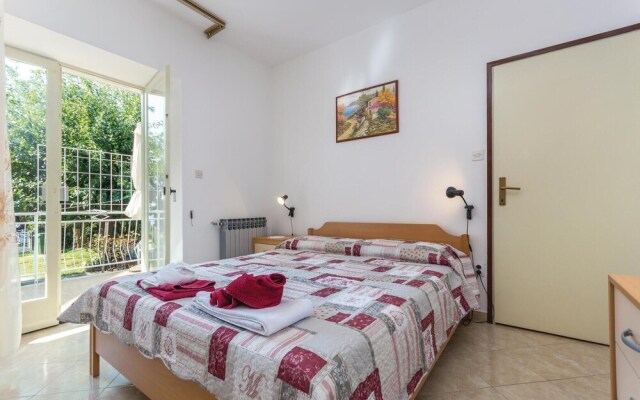 Beautiful Home in Lovrecica With Wifi and 2 Bedrooms