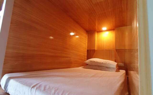 Fomo hostel palawan