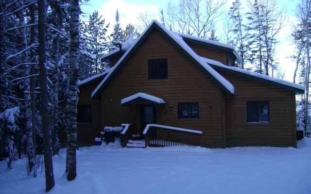 Timber Bay Lodge & Houseboats