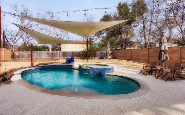 Luxury 5-Bedroom Stay W Pool Spa  Grill