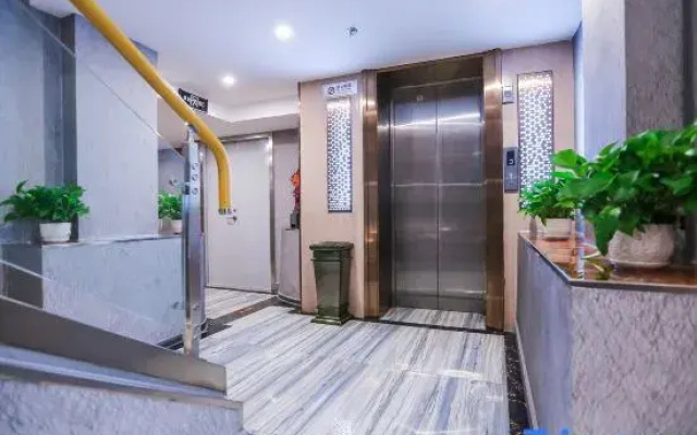 Yaduo Hotel (Dalian Railway Station & People's Square Branch)