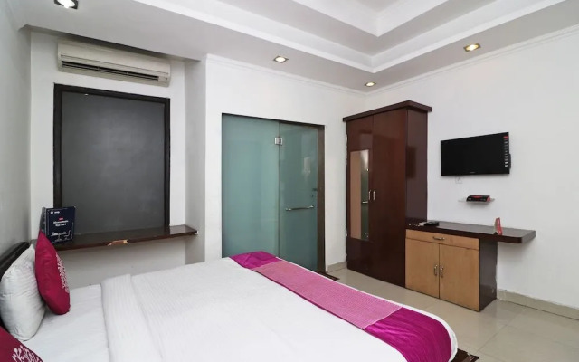 OYO 8349 Hotel Crown Palace