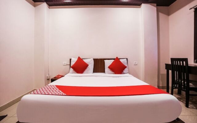 OYO Flagship 111 Canal Road