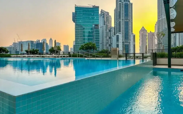 Homesgetaway- Brand New 2BR Burj Crown