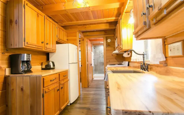 Pine Cove Lodging