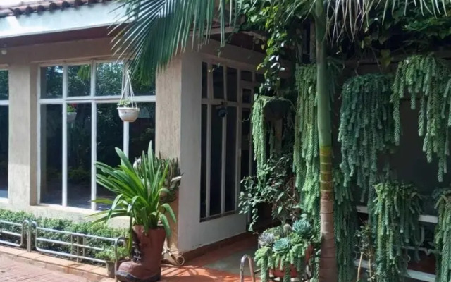 Rofty Vacation Home Utawala