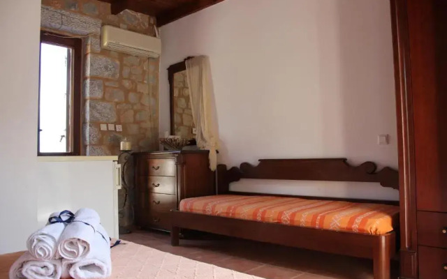 Lalloudes Seaside Accommodation