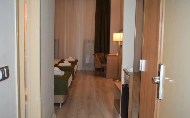 Euro Plaza Hotel