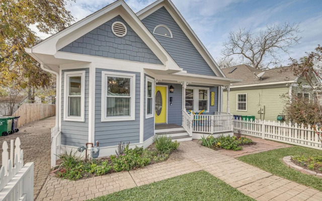 Brenham Rental w/ Deck & Yard < 1 Mi to Downtown!